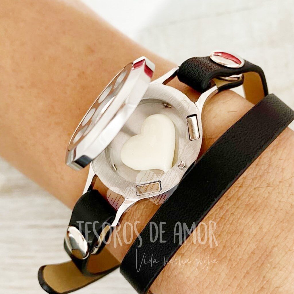 Relicario brazalete huella de perro con figura “corazón”