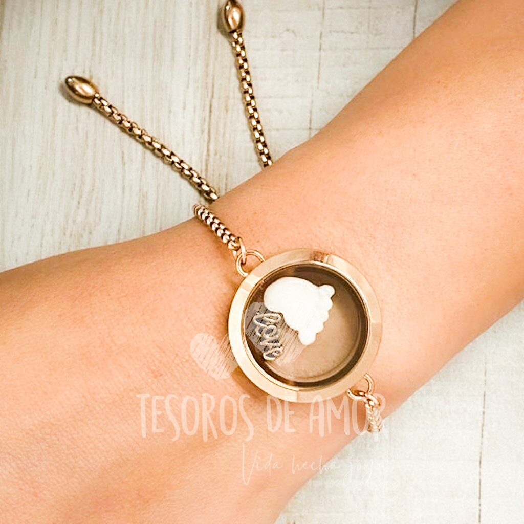 Relicario liso brazalete oro rosa con figura “pie” y pieza metálica dorada “love”