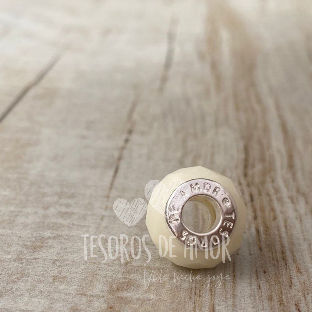 Charm plata facetado