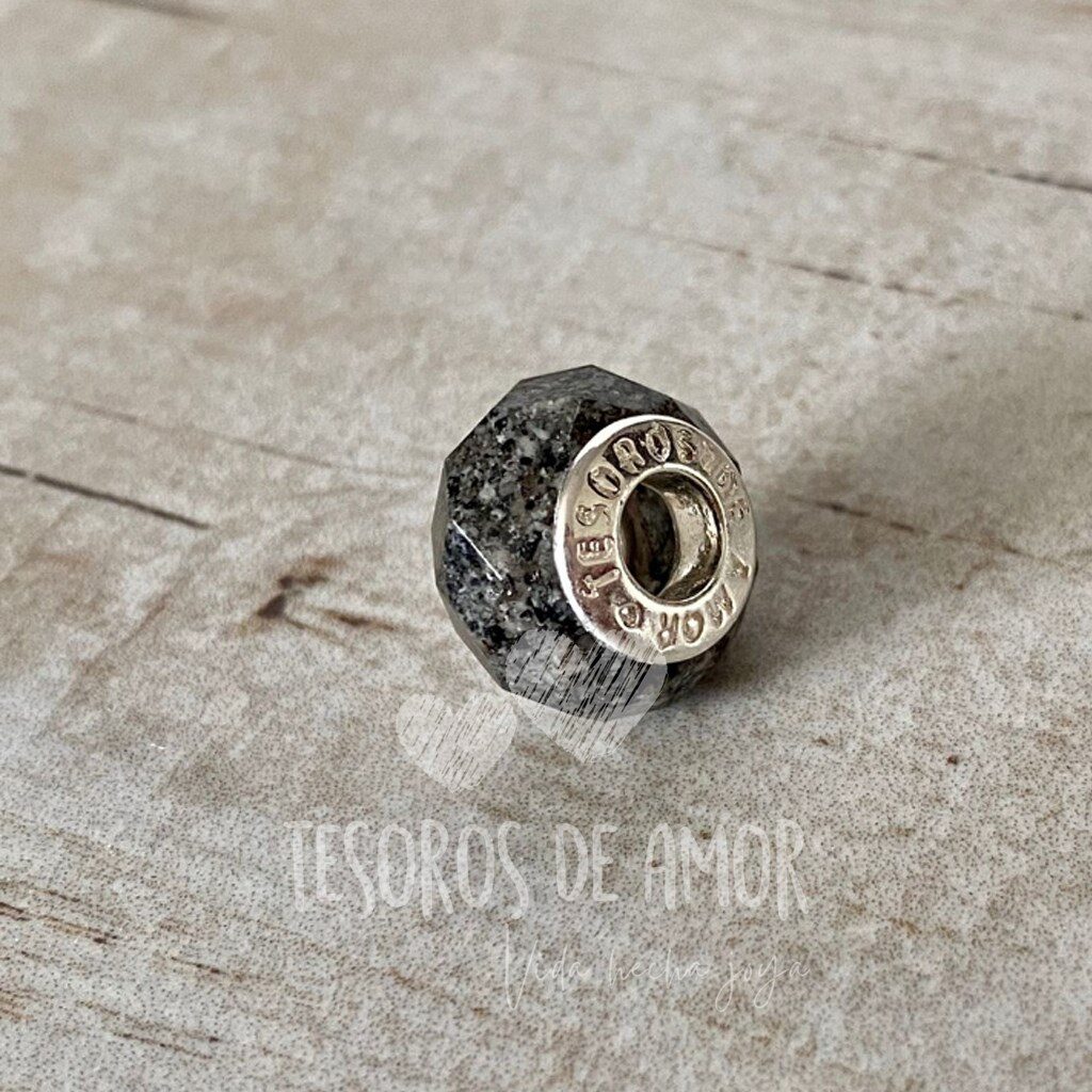 Charm plata facetado con glitter