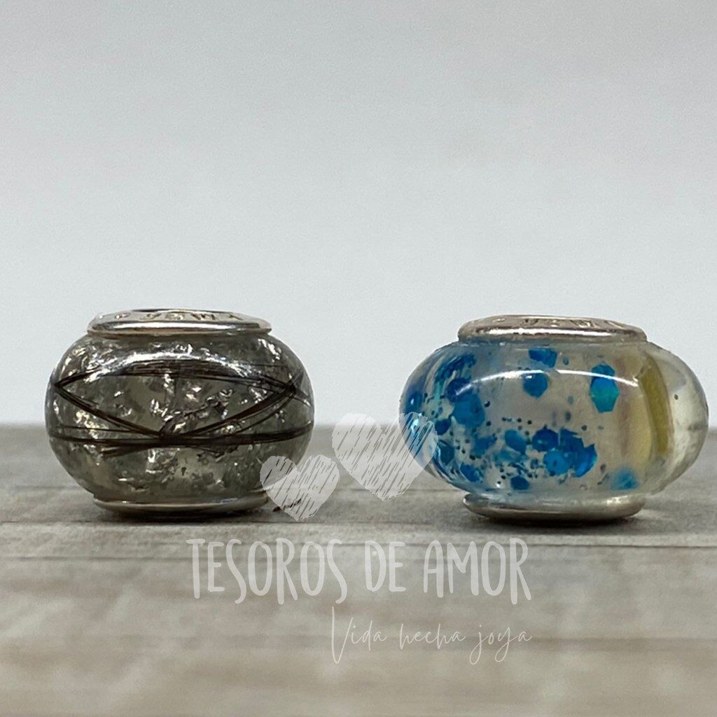 Charms con cabello y lámina decorativa