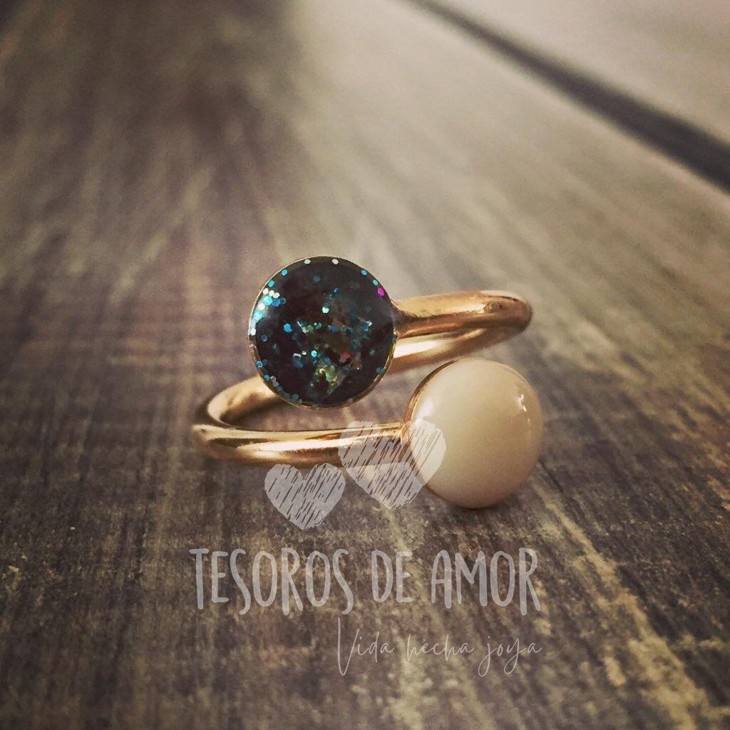 Anillo doble chapa de oro con leche materna y glitter