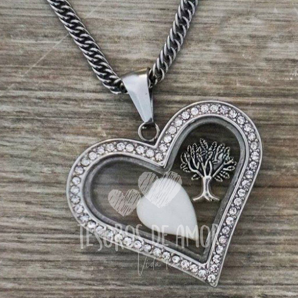 Relicario corazón brilllos con figura de leche corazón y pieza metálica plateada “árbol”