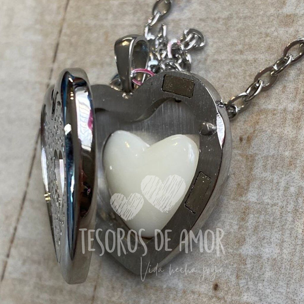 Relicario corazón graquelado con figura corazón