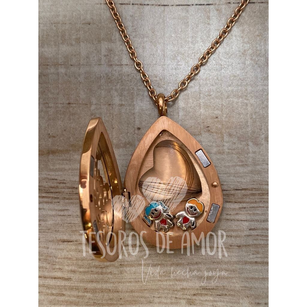 Relicario gota oro rosa con piezas metálicas niño y niña con figura corazón con cabello