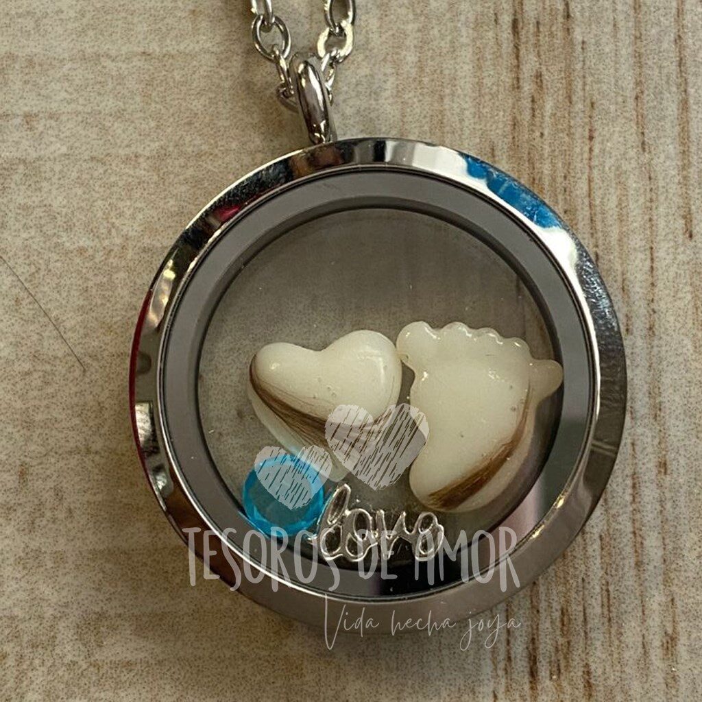 Relicario plata liso con corazón pie “L” cabellos de diferentes personas
