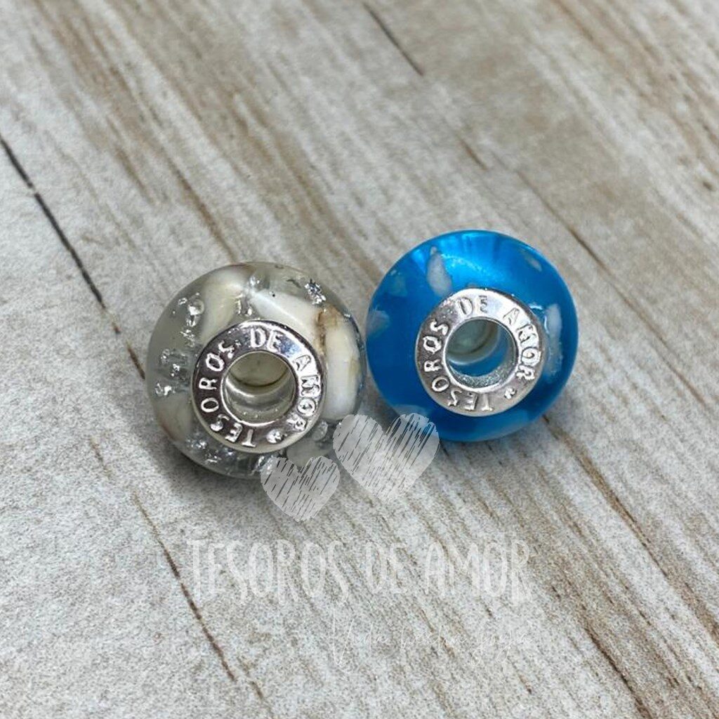 Charm plata facetado liso con dientes y lámina decorativa